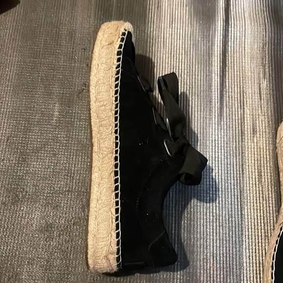 Ugg fat laces espadrilles. These are adorbs but don’t fit me. Size 9 or euro 40 - Picture 3 of 4